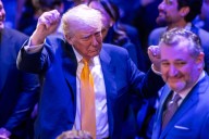 Donald Trump vuelve a bailar ‘YMCA’ en el sorteo del Mundial 2026, frente a mandatarios de Canadá y México