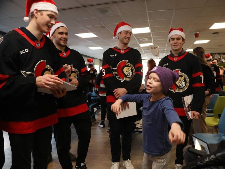 Sens bring holiday cheer to CHEO
