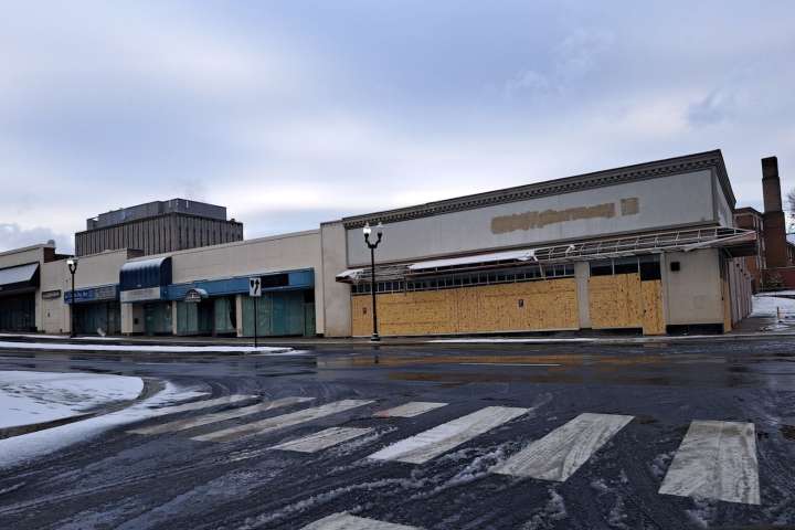 Long-abandoned strip mall in Arlington to get a new life