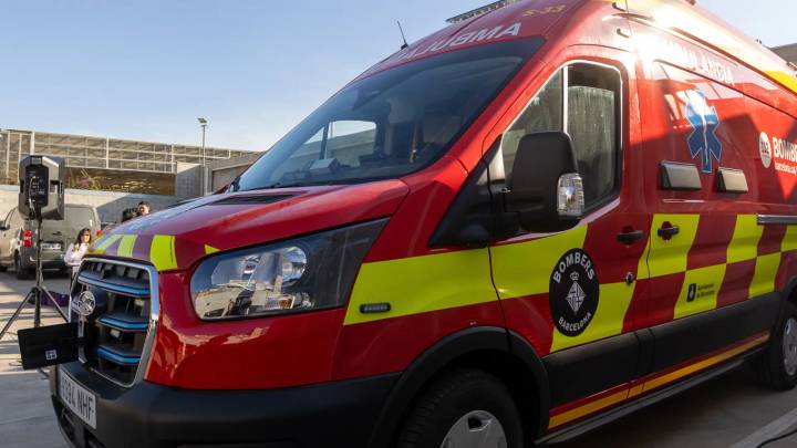 Los Bombers de Barcelona incorporan a su flota la primera ambulancia 100% eléctrica