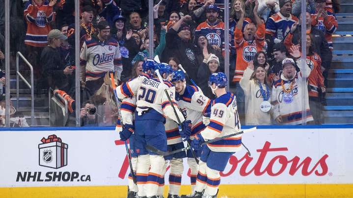 Oilers score 4 1st-period goals in 6-2 victory over slumping Jets