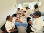 Adeudan a auxiliares de salud de Veracruz un año de gratificaciones