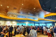 Con música en vivo y una gran convocatoria, abrió el Hard Rock Café