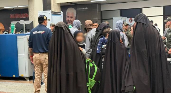 Colombia expulsa a nueve miembros de la comunidad ultraortodoxa 17 menores que viajaban con ellos, fueron entregados a las autoridades de Estados Unidos.