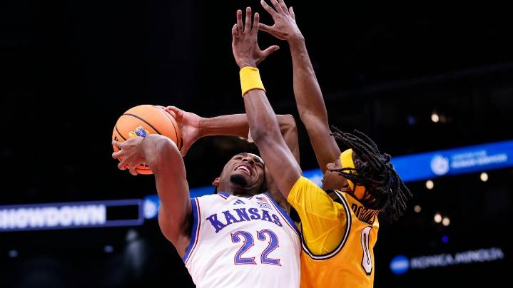Peterson returns from injury with 17 points, leading No. 21 KU past Mizzou despite flu