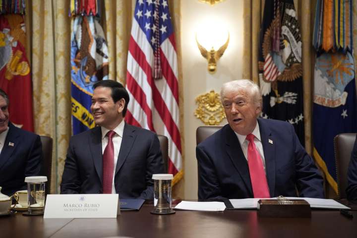 Trump afirma que su plan para Venezuela va “mucho más allá” de campaña de presión a Maduro