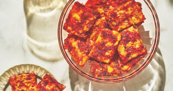 This Tuscan flatbread is a colorful, gluten-free alternative to classic crostini |