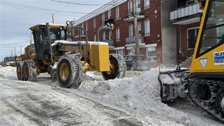 3,000 workers deployed to clear Montreal streets after latest snowfall