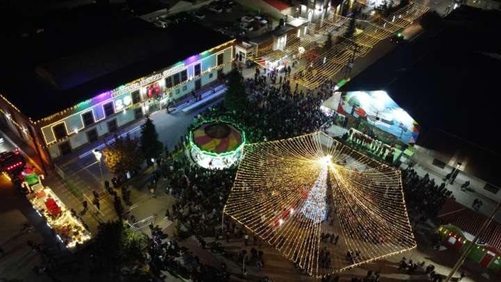Llevan a cabo el tradicional Desfile Navideño en Guachochi