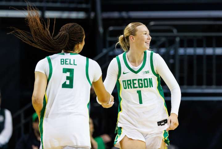 Oregon women dominate Oregon State early, cruise to victory