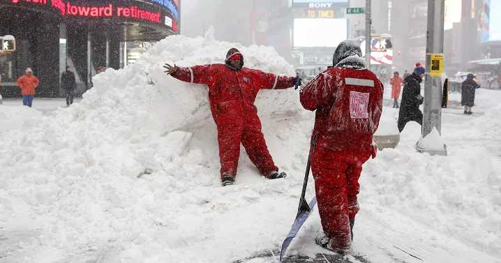 Emergencia invernal en EE. UU.: caos en aeropuertos y peligro en las carreteras