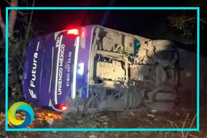 Autobús de pasajeros vuelca en Hidalgo; deja 5 muertos y 27 heridos