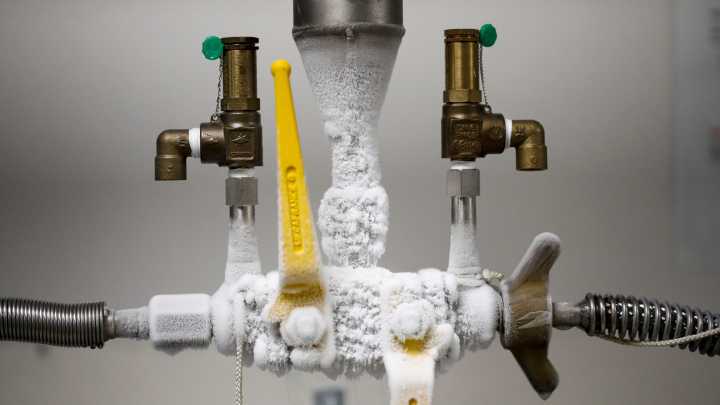 How do I stop my pipes from freezing? RI weather could freeze pipes