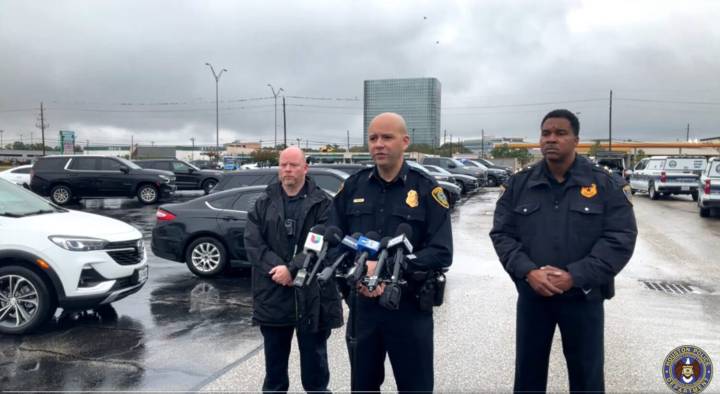 Man accused of robbery shot in officer-involved shooting, according to Houston Police Department – Houston Public Media