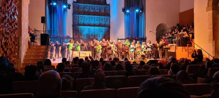 El Hospital de Santiago acoge la obra “Lo esencial es invisible a los ojos” en el Día de la Discapacidad