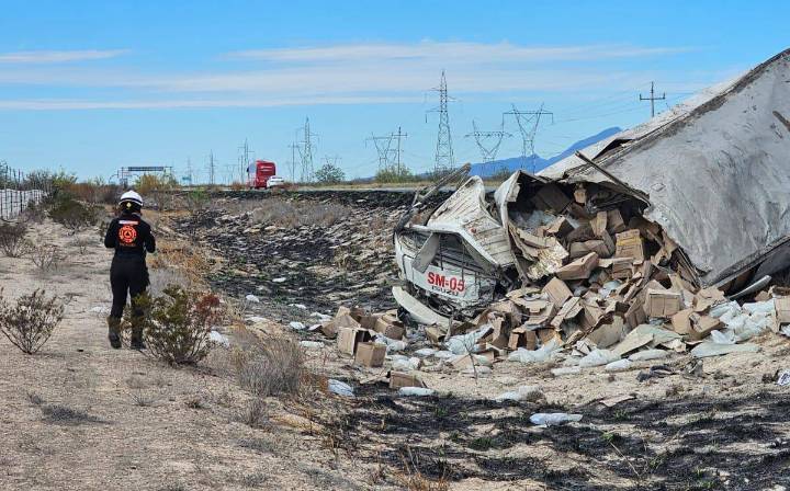 Fallece familia coahuilense en choque contra camión, en Mina, Nuevo León