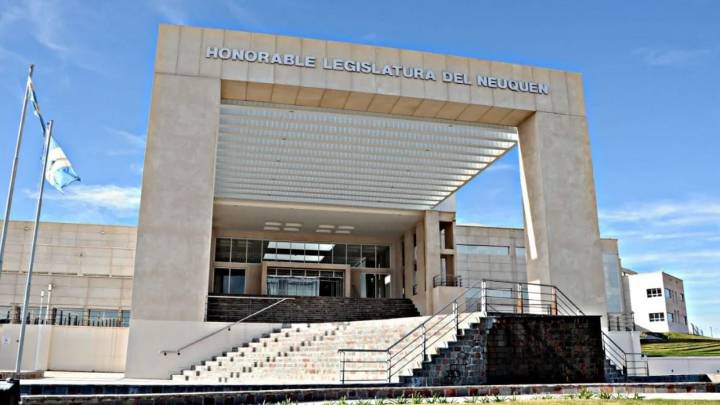 La legislatura de Neuquén debate el proyecto de presupuesto 2026 y el gobierno espera su aprobación