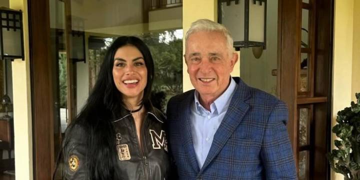 Jessica Cediel respondió a las críticas que recibió por tomarse fotos junto al expresidente Álvaro Uribe: “No pierdan el tiempo”