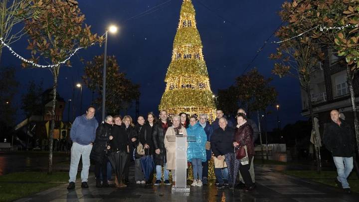 La Navidad ya luce su esplendor en El Berrón: así ha sido la inauguración del alumbrado festivo
