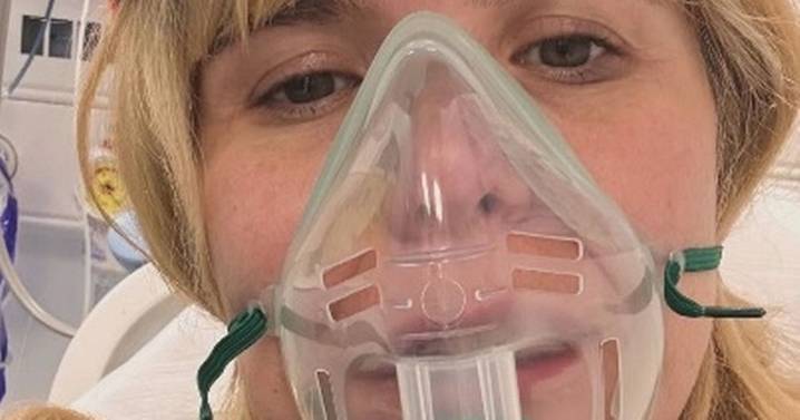 Pregnant Paloma Faith posts alarming picture from hospital