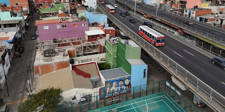 El grito de los pobres y el derrame por goteo