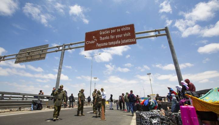 Ministro Cordero aseguró que le "sorprende" que el gobernador de Arica "no conozca" el trabajo policial entre Perú y Chile