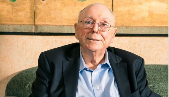 Multimillonario vivió modestamente durante 70 años en una casa sin aire acondicionado: “Pensé que mudarnos no sería bueno para los niños”