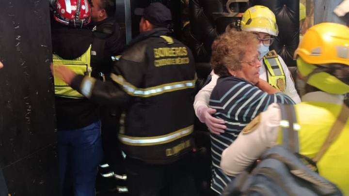 Falla de elevador en Sears del Centro Histórico deja a 13 personas atrapadas