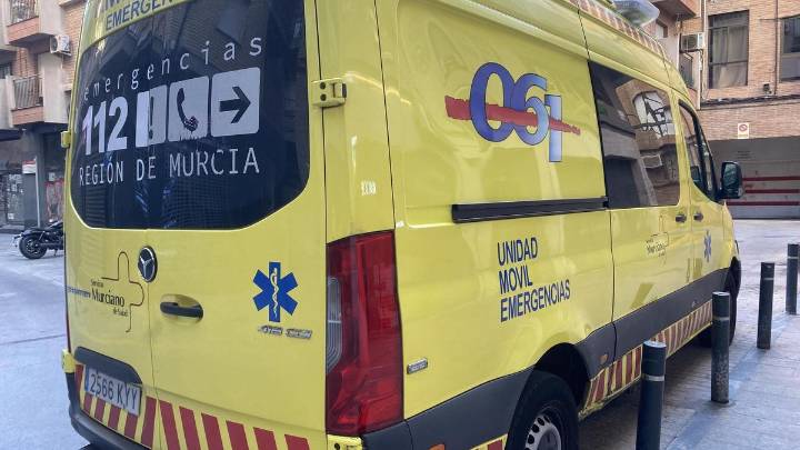 Al hospital tras caer con su coche por un terraplén en una carretera de montaña de Murcia