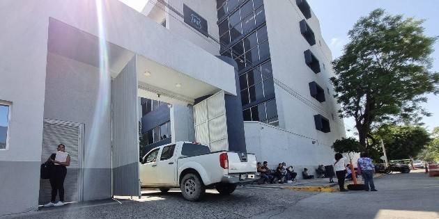 Fiscalía investiga posible participación de policías de Techaluta en robo de armas y dinero