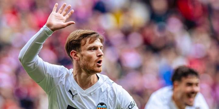 El golazo de Lucas Beltrán en la victoria del Atlético de Madrid por 2-1 sobre el Valencia en La Liga de España