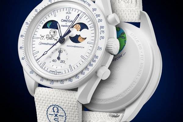 EN BLANCO PURO COMO LOS COPOS DE NIEVE MISSION TO EARTHPHASE – MOONSHINE GOLD SE VISTE DE INVIERNO