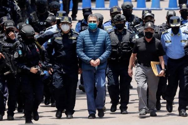 El expresidente a quien Trump planea indultar inundó EU de cocaína