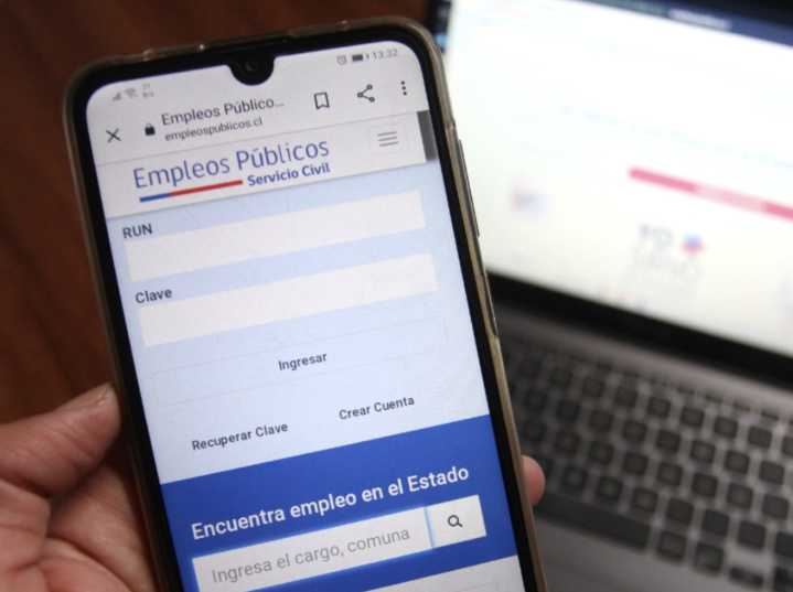Empleo público en importantes comunas de RM: Abren vacantes laborales en Salud, Cultura y Transporte