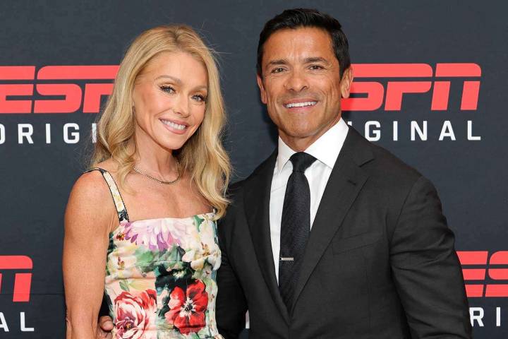 Kelly Ripa Shares Her Holiday Hosting Hack for Christmas (Exclusive)