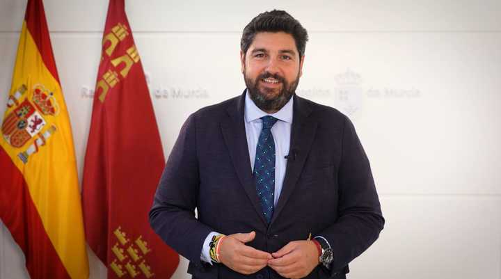 López Miras reivindica en el Día de la Constitución la defensa permanente de la democracia y la libertad