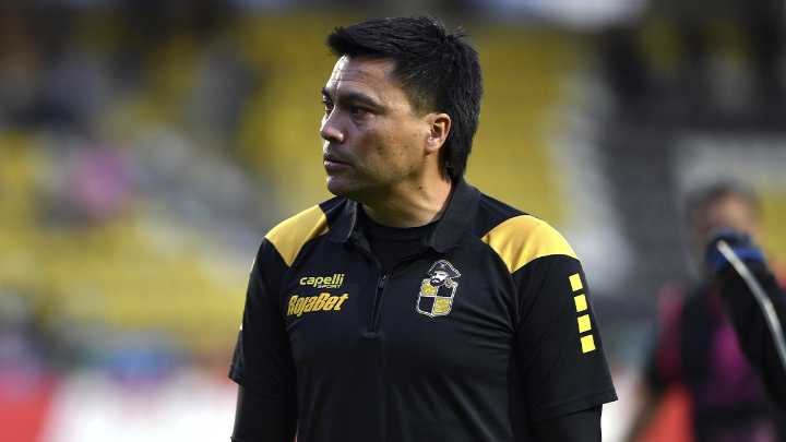 Como en un videojuego: Esteban González fue oficializado como técnico de Querétaro