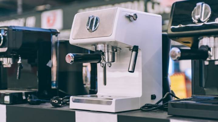 Supermercados liquidan cafeteras desde $16.492,50 y con hasta 70% de descuento