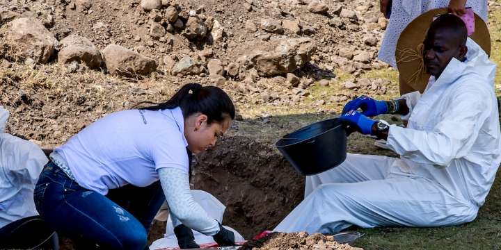 Hallaron fosa común en una vereda de Cauca; albergaba los restos de una mujer y sus dos hijos de 4 y 8 años