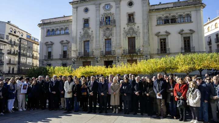 Un padre que no se lo cree, contradicciones de amigos y familiares, acoso... Lo que se sabe y lo que no del suicidio de dos chicas en Jaén