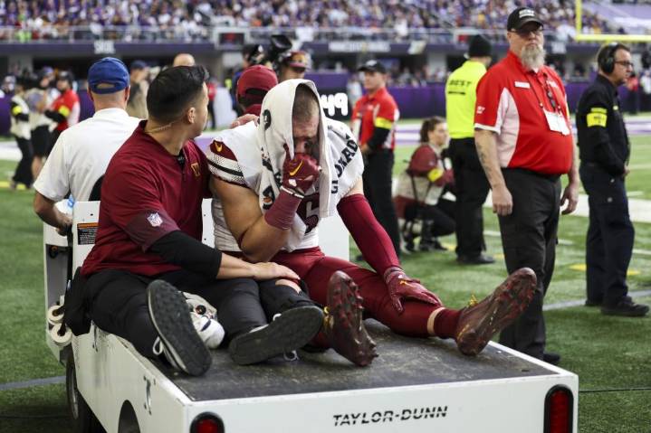 Commanders' Zach Ertz feared to have torn ACL after hit