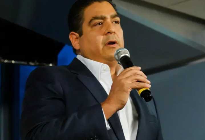 Ante la FGR denuncian diputados a Cabeza de Vaca por ‘huachicol fiscal’