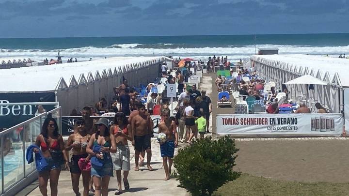 Mar del Plata con precios actualizados: valores de carpas y sombrillas en balnearios para el verano 2026
