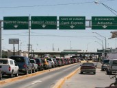 Ante protesta, pausan construcción de camellón en acceso a puente Zaragoza
