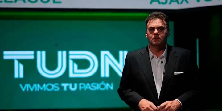 Esto ganaría David Faitelson en TUDN, razón por la que Willie González lo tachó de “vendido”