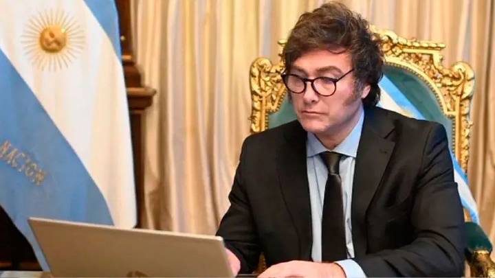 Tras convocar a sesiones extraordinarias, Milei prepara tres decretos para reordenar…