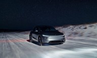 Tesla Full Self-Driving shows confident navigation in heavy snow
