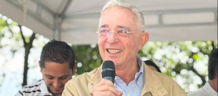 El nuevo eje de la derecha, "desde Abelardo hasta Fajardo": Uribe insiste en acuerdo de "amplio espectro"