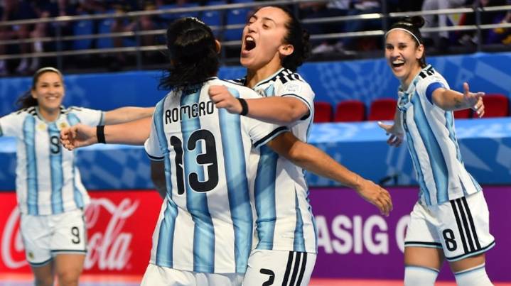La Selección argentina enfrenta a Portugal en busca de un lugar en la final del Mundial de Futsal femenino