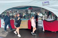 Pese a la llovizna, la Feria Prenavideña en Paraná se sostuvo con gran movimiento